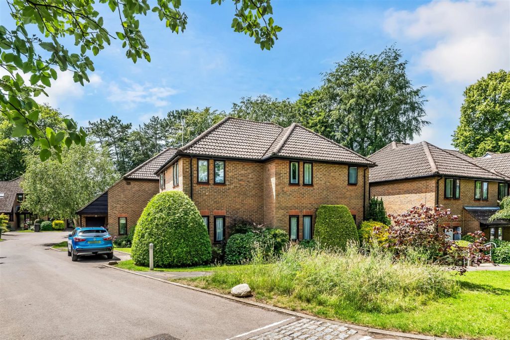 BEECHWOOD PARK, SOUTH LEATHERHEAD, KT22