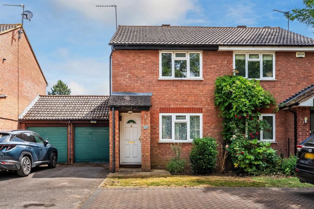 BRACKEN CLOSE, GREAT BOOKHAM, KT23