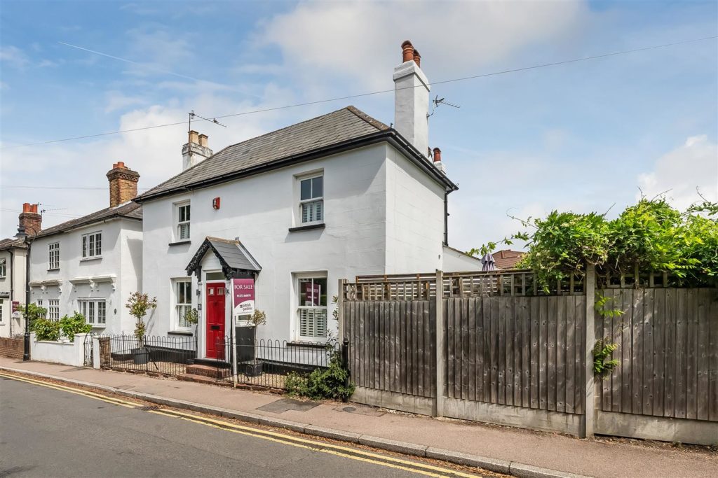HIGHLANDS ROAD, SOUTH LEATHERHEAD, KT22