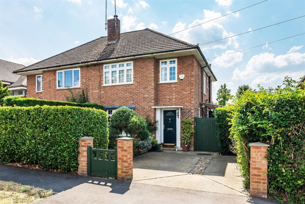 MIDDLEMEAD, GREAT BOOKHAM, KT23