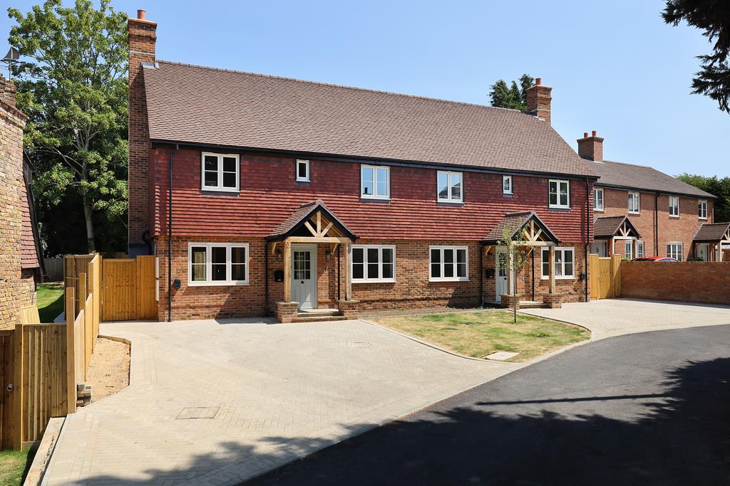 PADDOCK GROVE, EFFINGHAM
