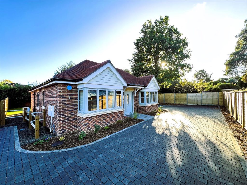 HARRIOTTS LANE, ASHTEAD, KT21