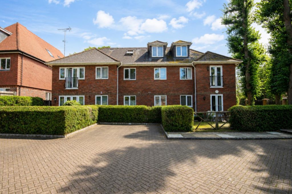 EPSOM ROAD, LEATHERHEAD, KT22