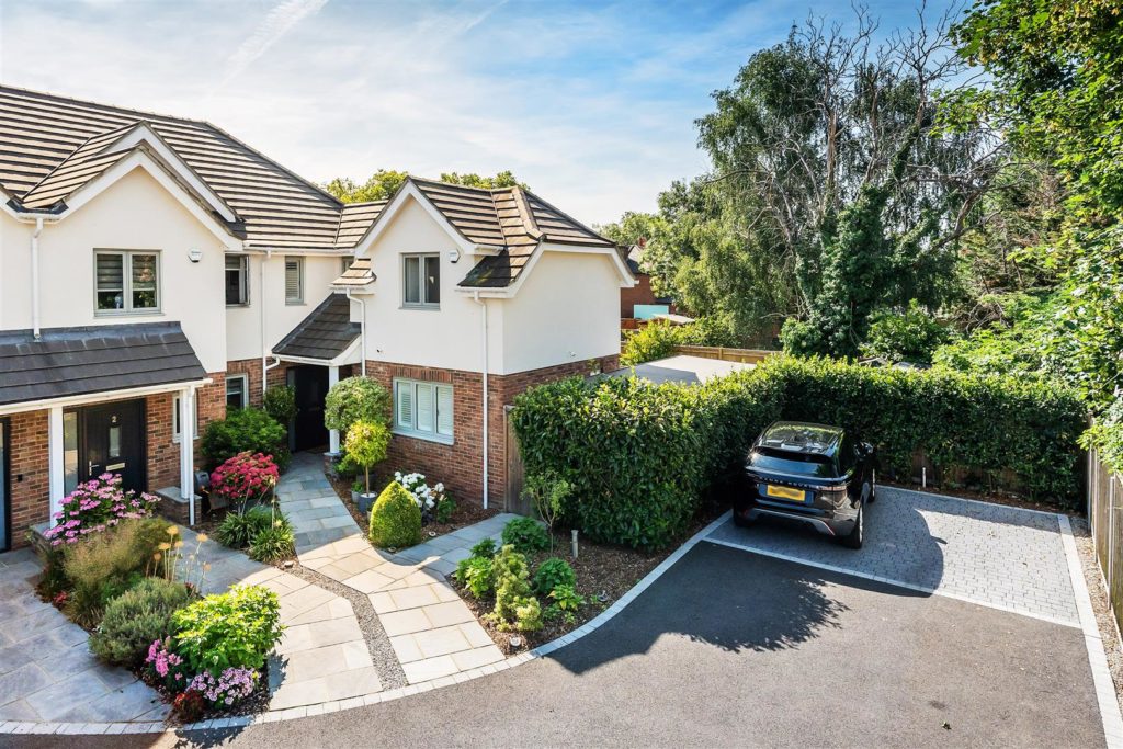 AITKEN PLACE, LEATHERHEAD, KT22