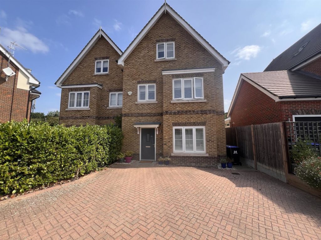 OAKS LANE, GREAT BOOKHAM, KT23