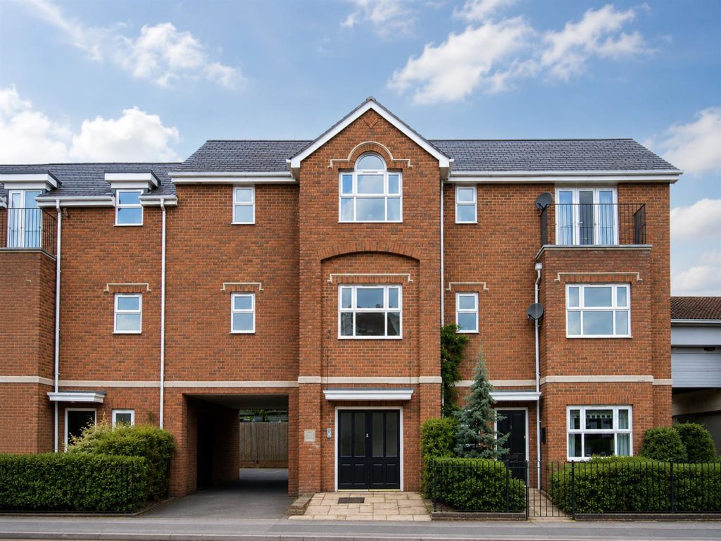 KINGSTON ROAD, LEATHERHEAD KT22