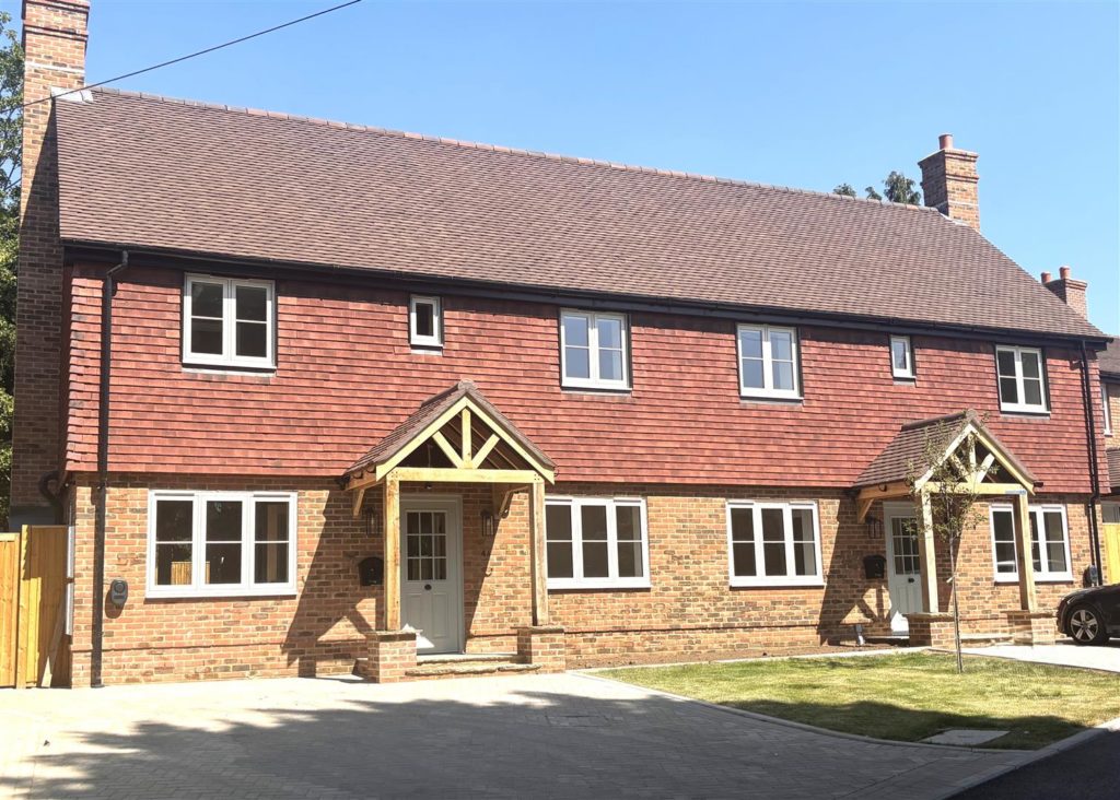 PADDOCK GROVE, EFFINGHAM