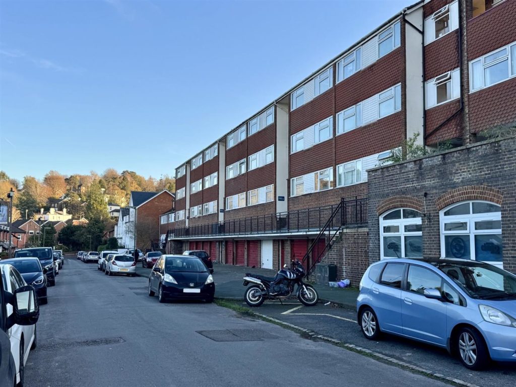 HAMPSTEAD ROAD, DORKING, RH4