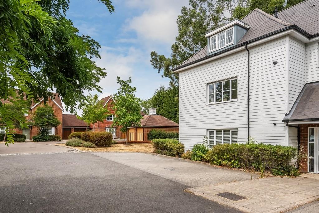 BREAKSPEAR GDNS, BEARE GREEN, RH5