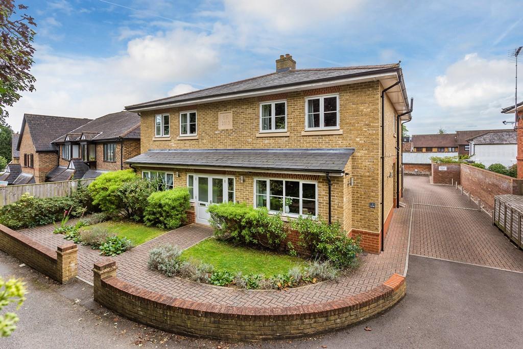 FAIRFIELD ROAD, LEATHERHEAD, KT22