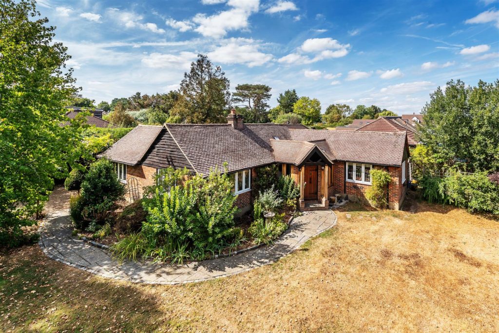 SCHOOL LANE, FETCHAM KT22