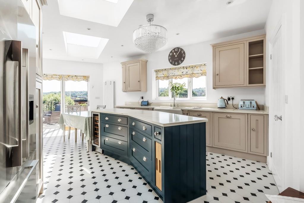 PARKWAY, DORKING, RH4