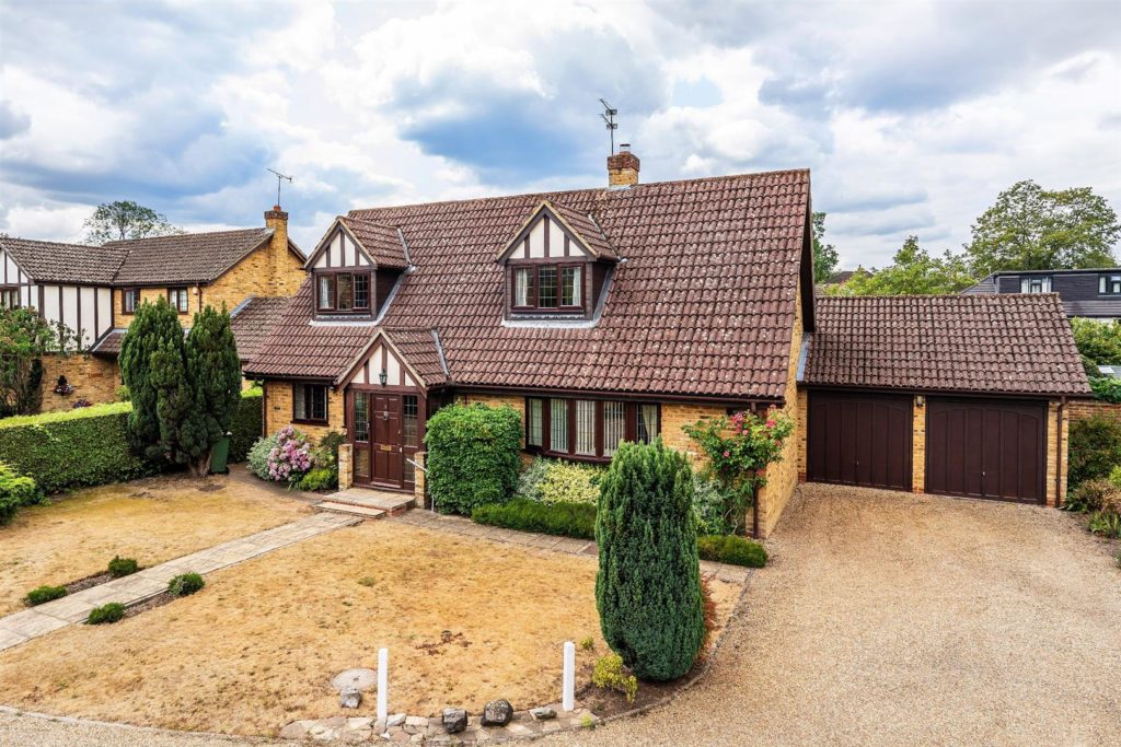ASHWOOD PARK, FETCHAM, KT22