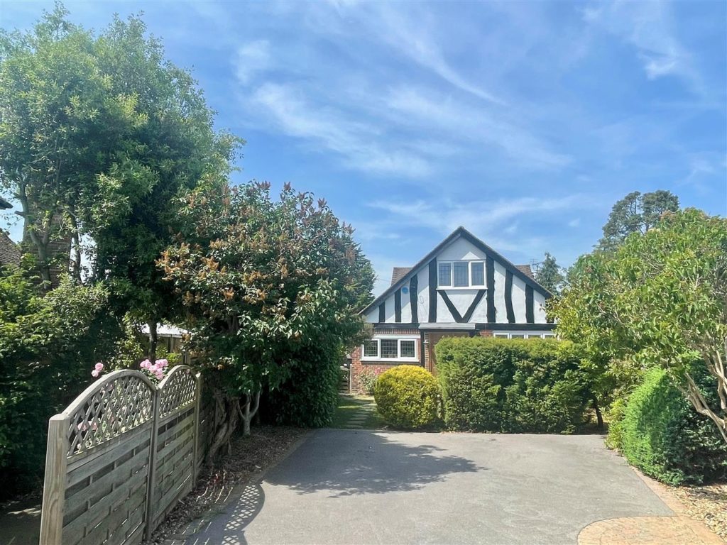 WEST FARM CLOSE, ASHTEAD, KT21