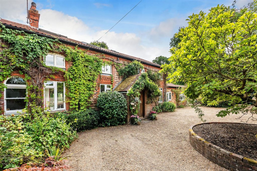 LOGMORE LANE, WESTCOTT, RH4