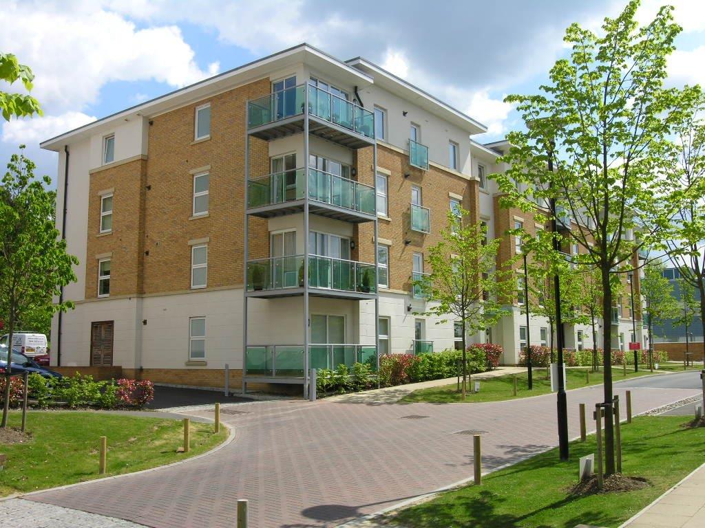 HIGHBURY DRIVE, LEATHERHEAD KT22 7UN