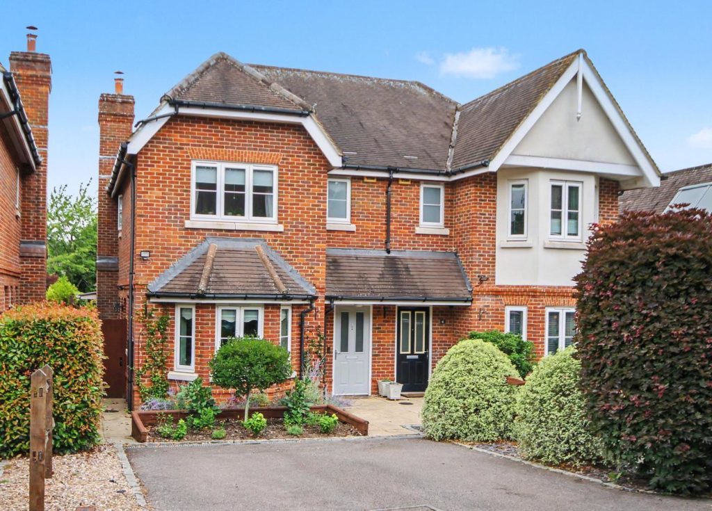 LYNGARTH CLOSE, GREAT BOOKHAM, KT23