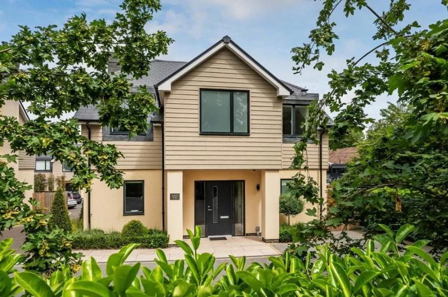 KENNEL LANE, FETCHAM, KT22