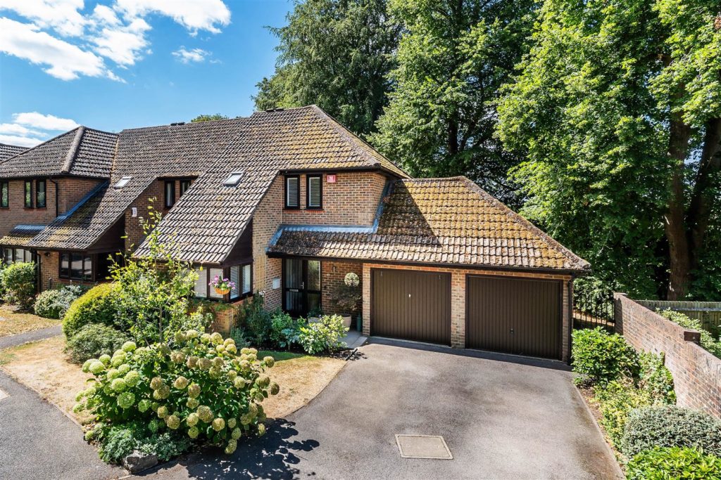 BEECHWOOD PARK, SOUTH LEATHERHEAD, KT22