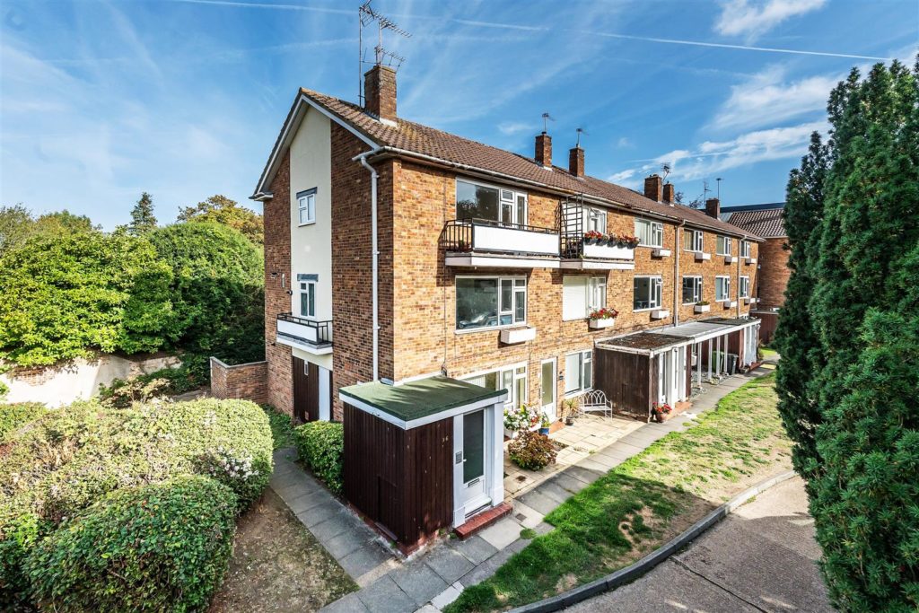 LINDEN COURT, LEATHERHEAD, KT22