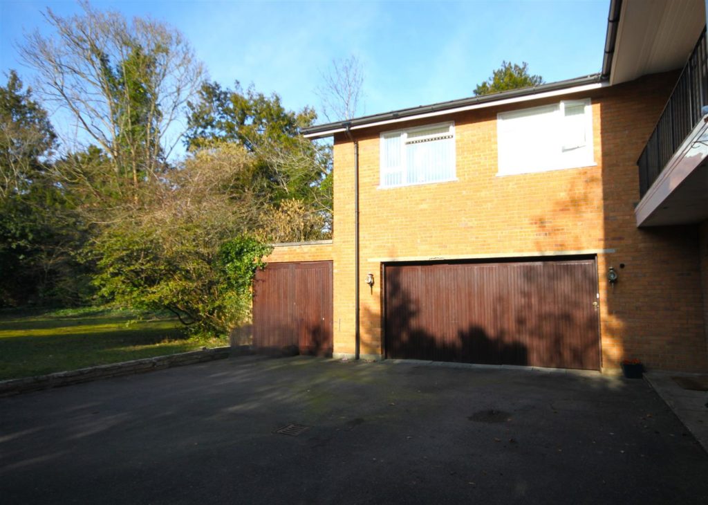GUILDFORD ROAD, FETCHAM, KT22