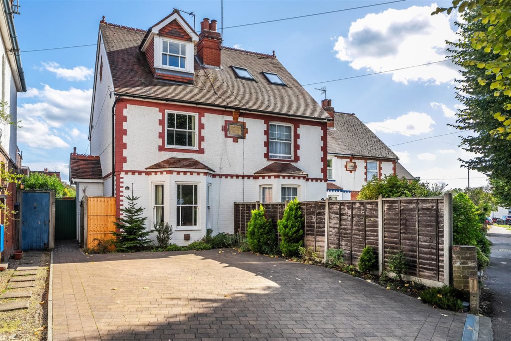 BARNETT WOOD LANE, LEATHERHEAD, KT22