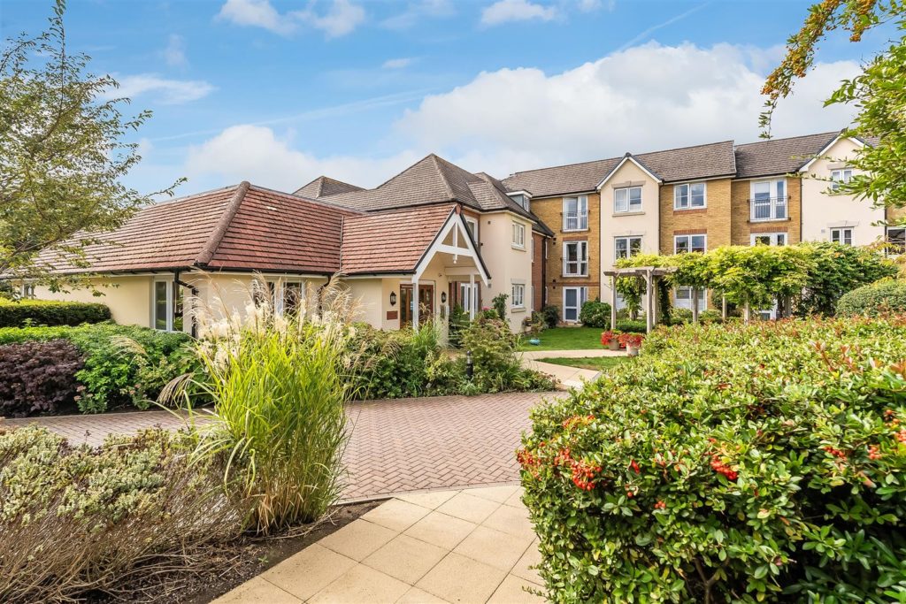 KINGSTON AVENUE, LEATHERHEAD, KT22