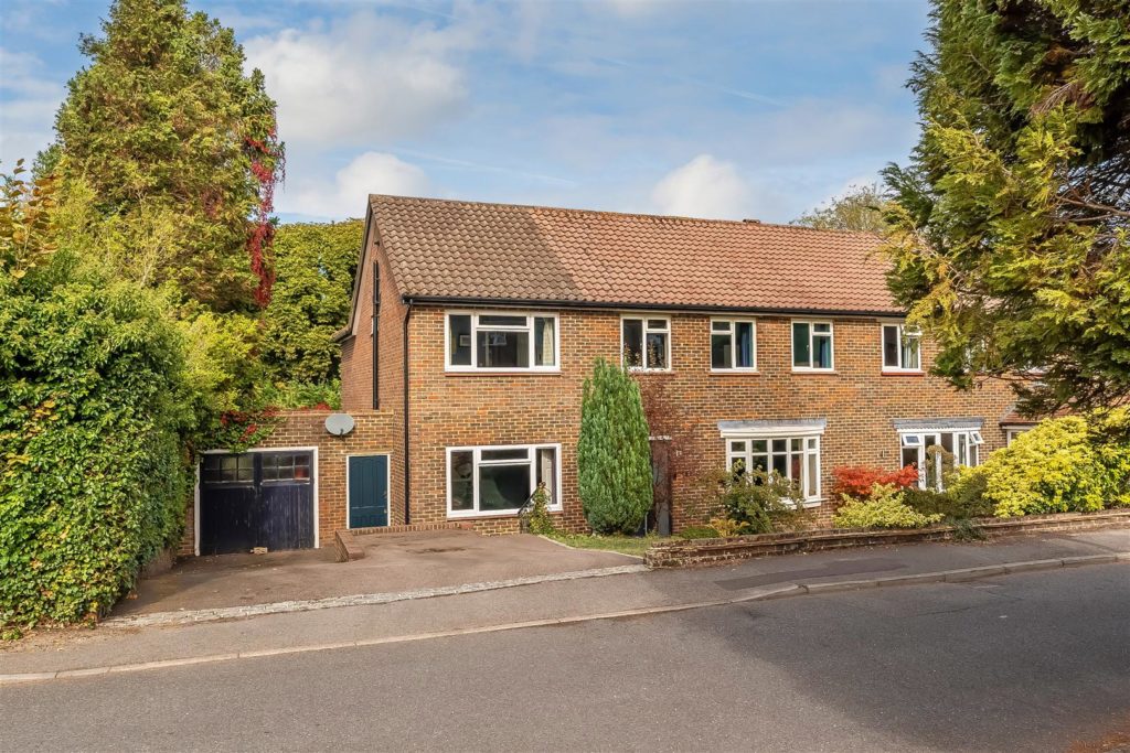 YARM CLOSE, SOUTH LEATHERHEAD, KT22
