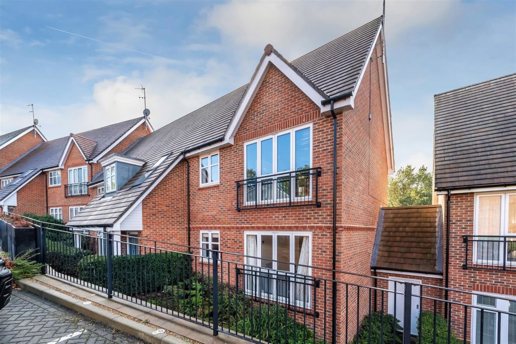 CONSORT DRIVE, LEATHERHEAD, KT22