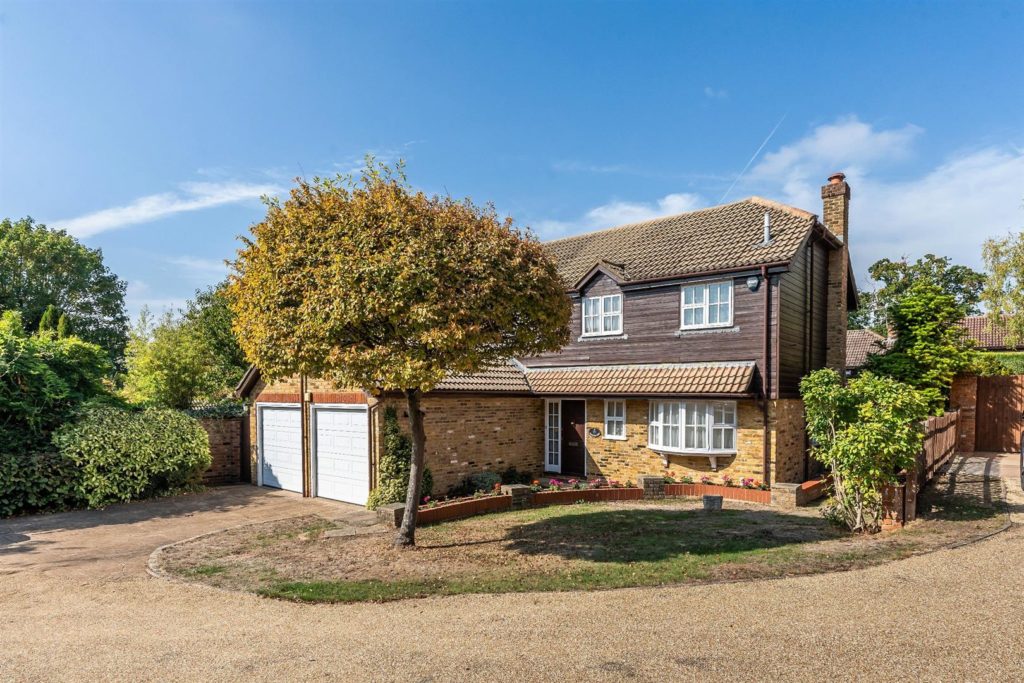 ASHWOOD PARK, FETCHAM KT22