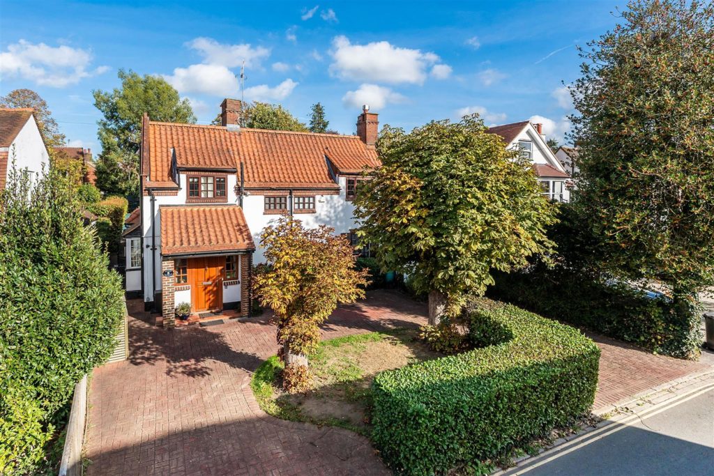 LINDEN ROAD, LEATHERHEAD, KT22