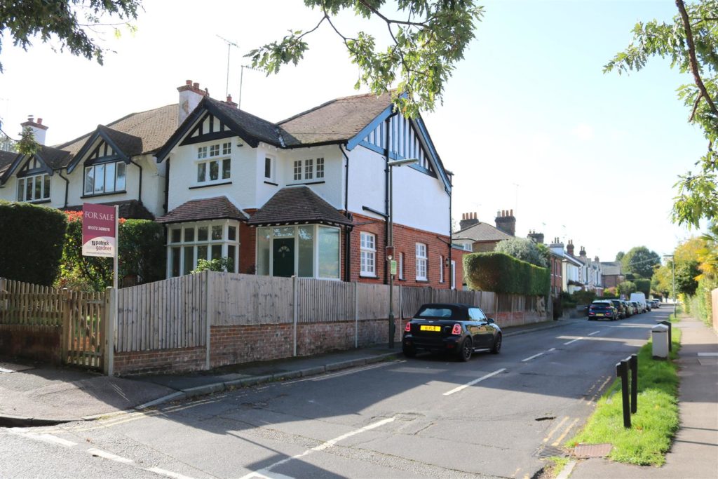 REIGATE ROAD, SOUTH LEATHERHEAD, KT22